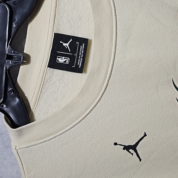 Jordan x NBA Milwaukee Bucks Logo Sweater Size Large - Picture 4 of 6